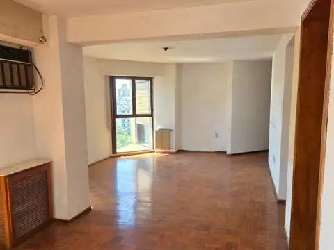 Avellaneda 100, Piso 8