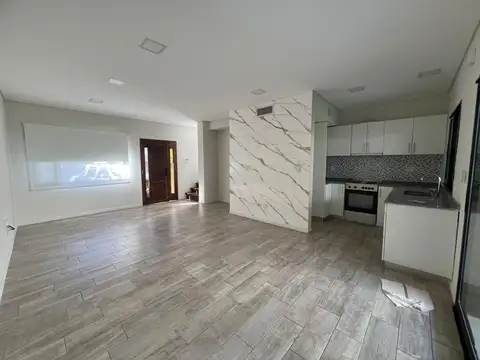 Duplex de tres dormitorios y jardín en Cañada Village I