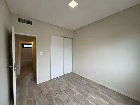 Duplex de tres dormitorios y jardín en Cañada Village I