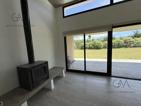 Casa 4 ambientes con 3 baños