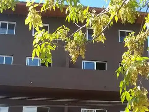 Munro - Departamento de 1 amb - Planta baja con Jardín propio 