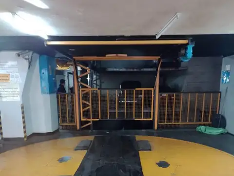 Av .Corrientes  esquina Uruguay 1400