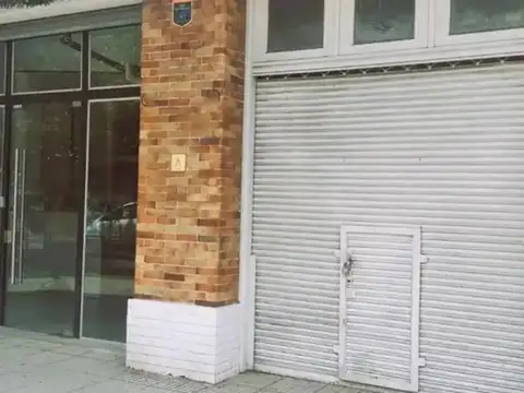 Excelente Local sobre Avenida Emilio Castro en el Lugar mas Buscado
