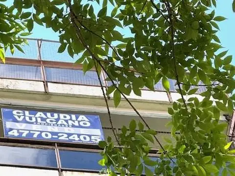 4 Ambientes con cochera y dep. en Aguero 1700 y Beruti.