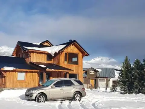 VENDE CASA A METROS DEL LAGO 140 M2 3 dormitorios - VILLA MELIQUINA