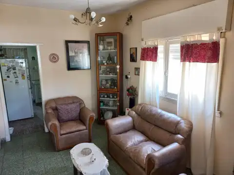 Casa 4 ambientes con 1 baño
