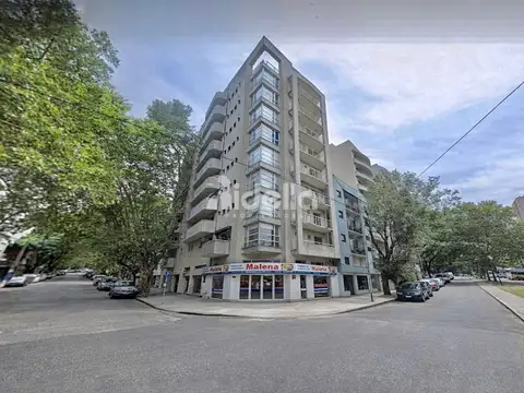 Depto en venta 1 dorm en esquina, balcón y gran luz natural en calle 2 y 60