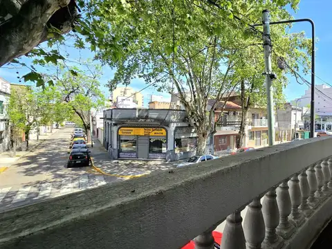 Venta PH 3 ambientes en Villa Luro con escritorio, balcón, terraza y espacio aereo propio