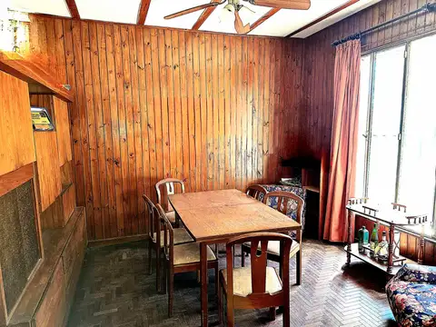 Casa 7 ambientes con 2 baños