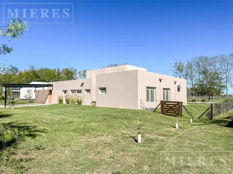 Excelente casa en venta  en El Golf, Estancias del Pilar