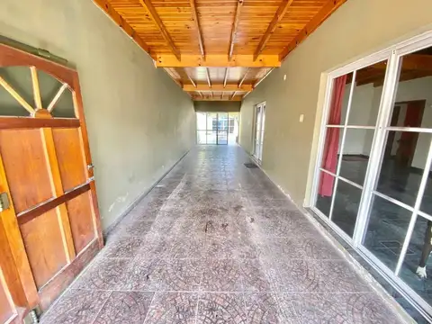 VENTA CASA 4 AMBIENTES QUINCHO PILETA COCHERA