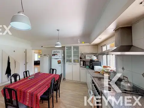 Casa 10 ambientes con 3 baños