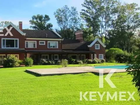 Casa en Venta con 2 cocheras