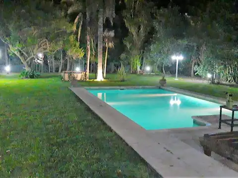 Casa en Venta con 3 cocheras