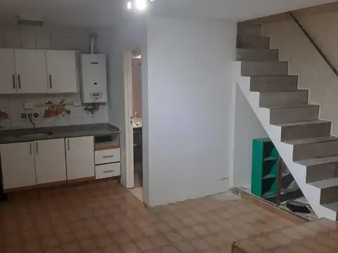 Departamento de pasillo, en venta.
