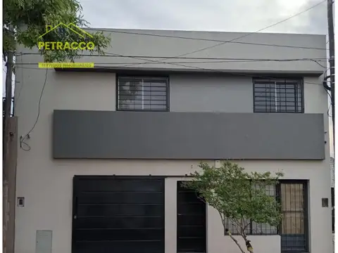 Casa el frente de 2 dormitorios en venta