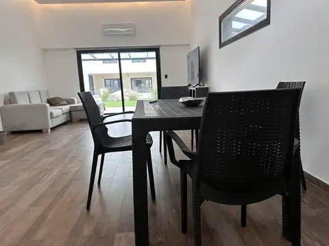 Casa en Alquiler en Pueblos Del Plata - Sebastian Gaboto, USD 1.800