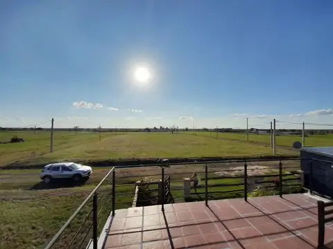 Casa 3 ambientes con 2 baños