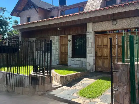 Hermosa casa en B° Lomas de Alberdi