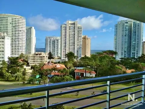 Departamento en Venta en Playa Mansa, USD 385.000