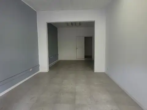 Local en Alquiler con excelente ubicación en Av. Centenario