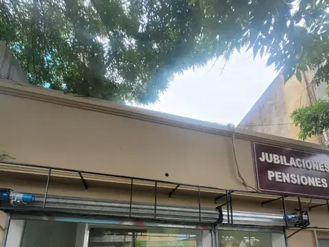 Local en Alquiler con excelente ubicación en Av. Centenario