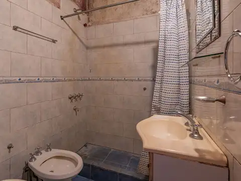 VENTA CASA 4 AMBIENTES LOTE DOBLE