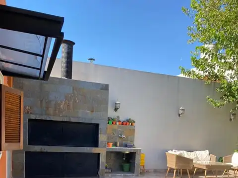 Casa en Venta en Castelar, USD 249.900