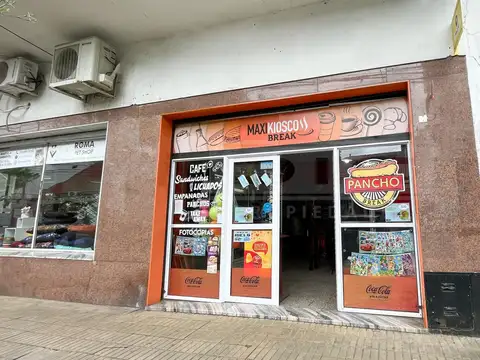 Hilarion de la Quintana  al 1800 esquina Hipolito Yrigoyen