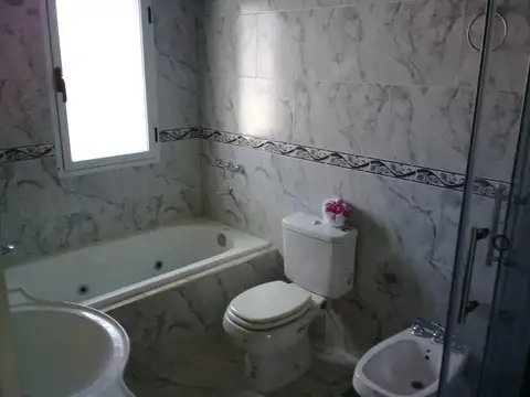 Casa en Venta con 4 cocheras