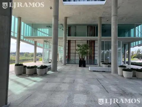 Oficina en Alquiler con 5 cocheras