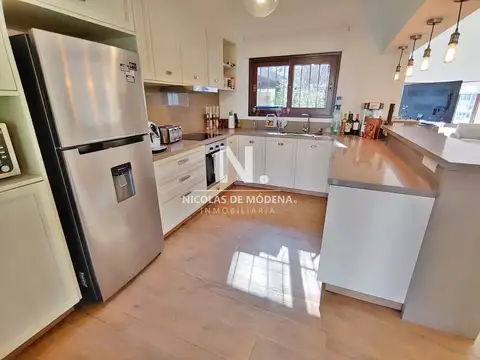 Casa 5 ambientes con 4 baños