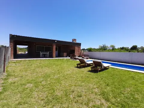 Casa 3 ambientes con 2 baños