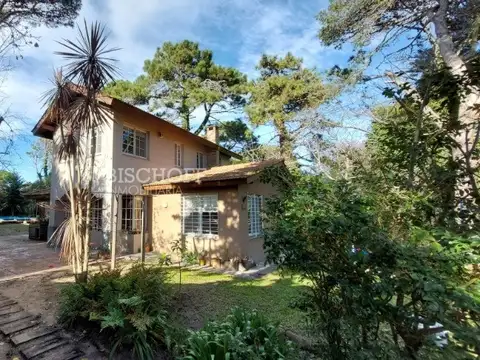 CASA DE 5 AMBIENTES CON PISCINA EN ZONA CENTRO – VILLA GESELL