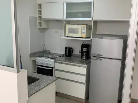 VENTA DEPARTAMENTO MONOAMBIENTE IMPECABLE CON BALCON AMPLIO AL CONTRAFRENTE. EN VILLA PUEYRREDON.