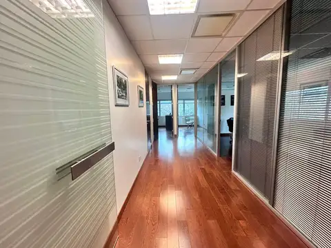 Oficina en Alquiler con 3 cocheras