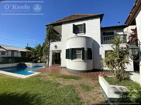 Casa 6 ambientes, estilo ingles en venta en Quilmes Residencial con piscina y parque