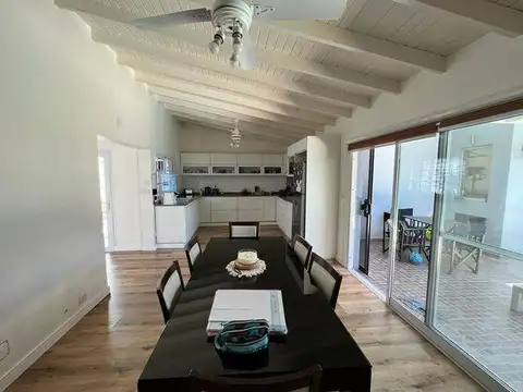 Gral. Carlos María de Alvear e/ Almirante Brown y 25 de Mayo