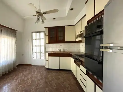 EXCELENTE CASA 4 AMBIENTES