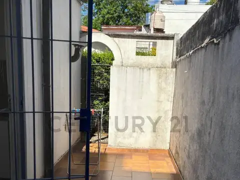 Intendente Neyer 100, Piso 0