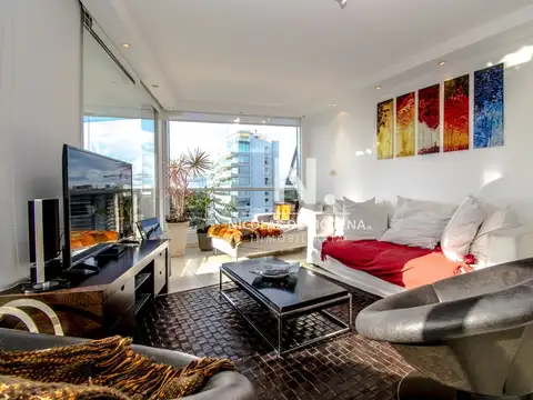 Apartamento En Alquiler, 3 Dorm. + Servicio en Seasons Tower