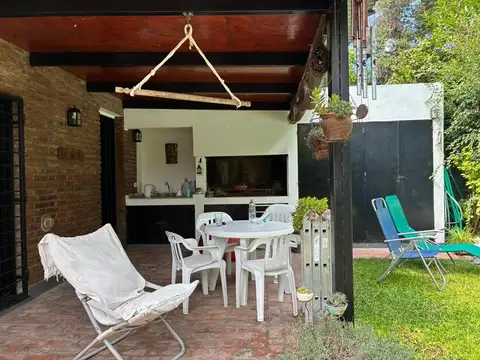 Casa en Alquiler con 1 cochera