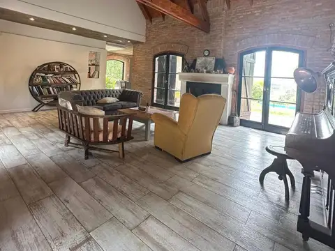 Quinta en Venta con 2 cocheras