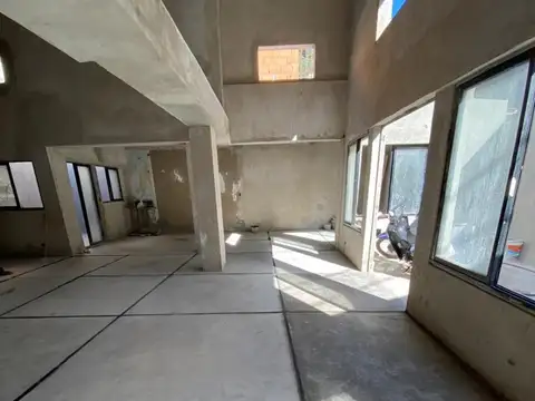 CANNING - Local a metros Rotonda de la Mujer