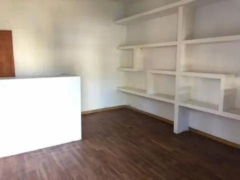 Local en Alquiler en Olivos, $ 700.000