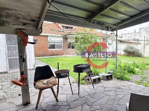 VENTA PH 4 AMBIENTES AL FRENTE CON JARDÍN, GALERÍA Y PARRILLA – VILLA ADELINA