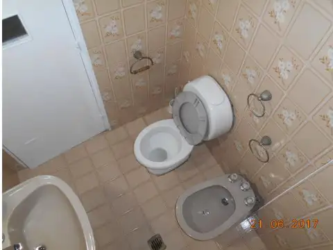 Casa 6 ambientes con 2 baños