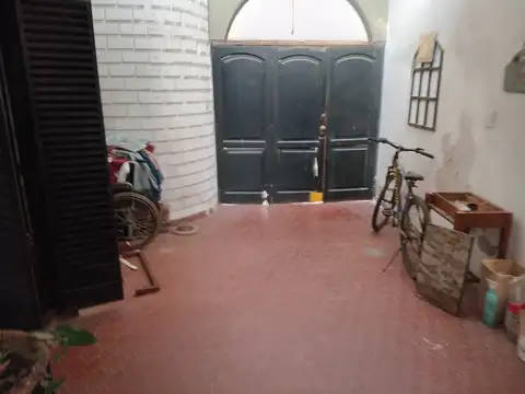 Casa 6 ambientes con 2 baños