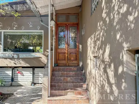 Casa 5 ambientes con 3 baños