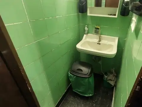 Excelente oficina al frente + Aire acondicionado